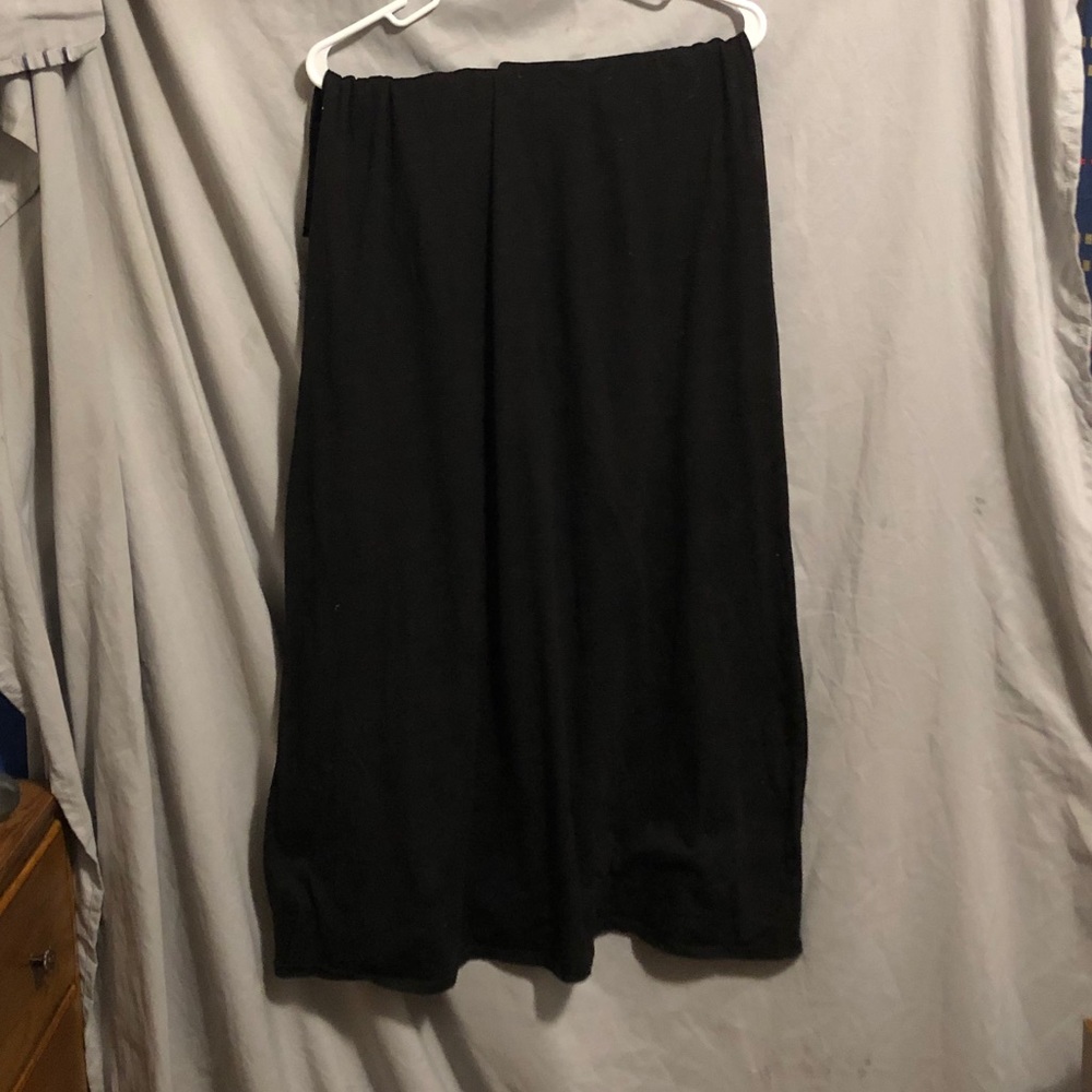 Black knee skirt